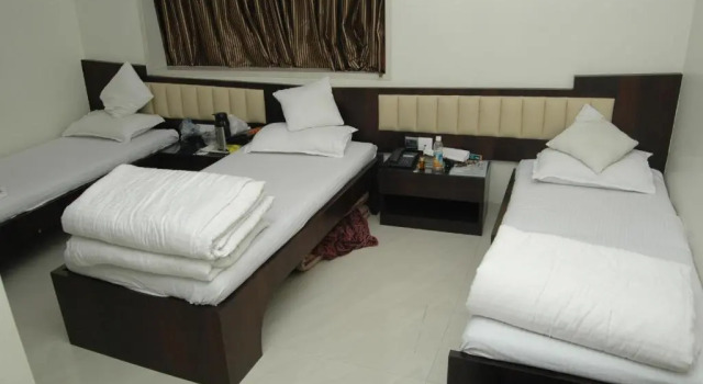 Hotel Causeway, Colaba, Забронировать Отель Недорогие отели Мумбай, рядом с Union Bank of India, недорого