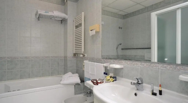 Трёхместный номер Standard с видом на море Hotel de France