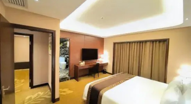 Люкс Executive Baoming City Hotel Shenzhen (Honghuashan Subway Station)