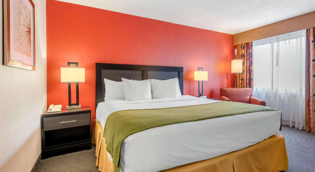 Двухместный номер Standard Quality Inn & Suites 5585 Ambler Drive Mississauga Ontario