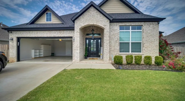 Fayetteville Vacation Rental w/ Deck & Shared Pool, Prenota Hotel Fayetteville Northwest Arkansas