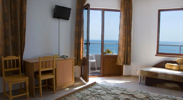 Hotel Bisser, Varaa Hotelli Hotellit Varna region uima-altaalla, Uima-allas