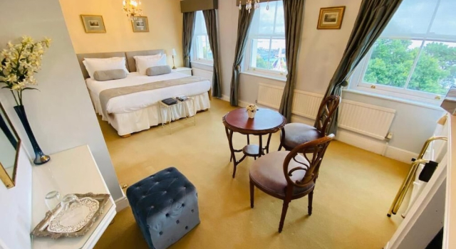 Апартаменты Luxury Pier View Self Catering Apartments