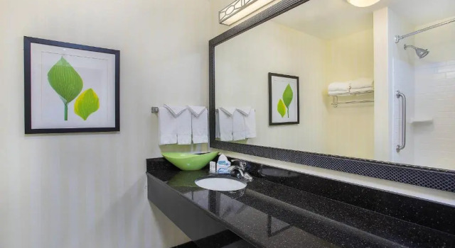 Номер Standard Fairfield Inn & Suites by Marriott Louisville East