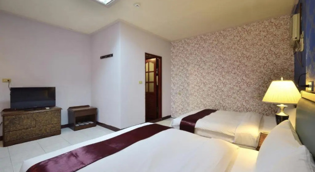 Четырёхместный номер Standard Jiuning Business Hotel