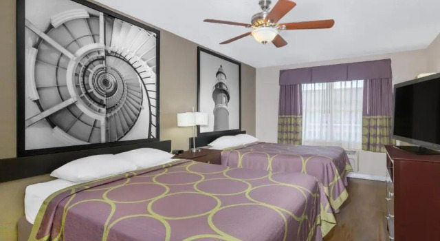 Четырёхместный номер Standard Super 8 by Wyndham Ellenton Bradenton Area