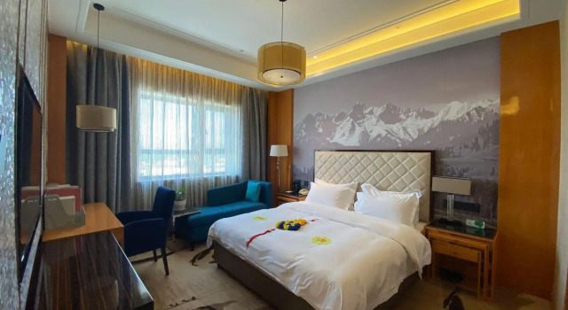 Yili Huacheng Hotel (Liuxing Street), Boek Hotel Yining Xinjiang
