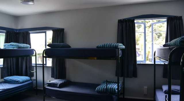 Кровать в общем номере Wild Kea Lodge Franz Josef