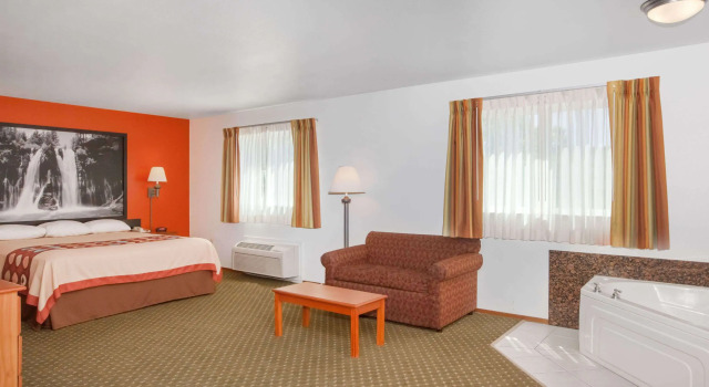 Super 8 by Wyndham Cloverdale Wine Country, Забронировать Отель Кловердейл Область залива Сан-Франциско