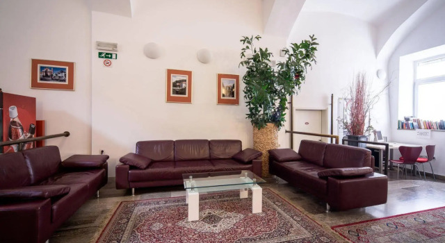 Emonec Hotel