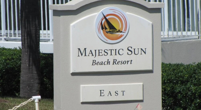 Номер Standard с балконом и рядом с пляжем Majestic Sun Condos by Crystal Waters