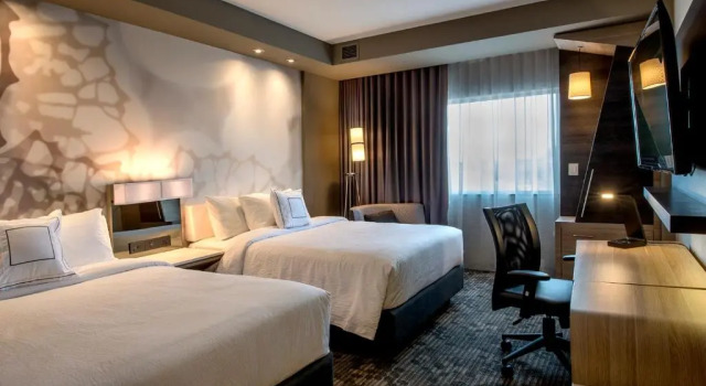 Четырёхместный номер Standard Courtyard by Marriott San Luis Potosi, Los Lagos