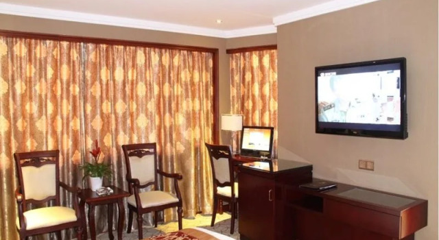 Shenzhen Petrel Hotel, Rezerwuj Hotel Hotele w Shenzhen z parkingiem, Parking