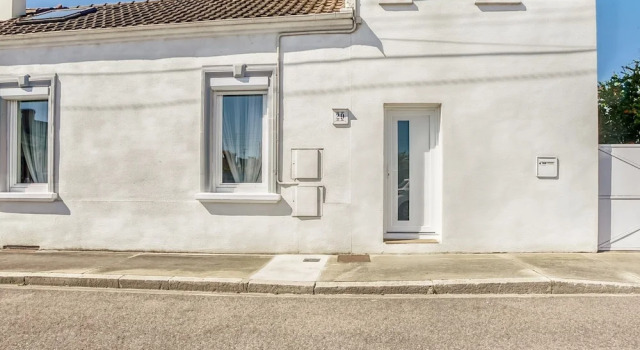 Comfortable Holiday Home in Roanne With Swimming Pool, Book Hotel Hotels in Burgundy with a Pool, Swimming Pool