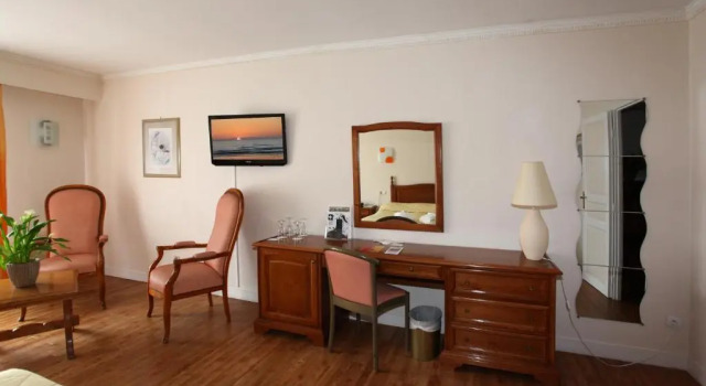 Номер Deluxe Logis Hôtel Restaurant - Le Clos Deauville Saint Gatien