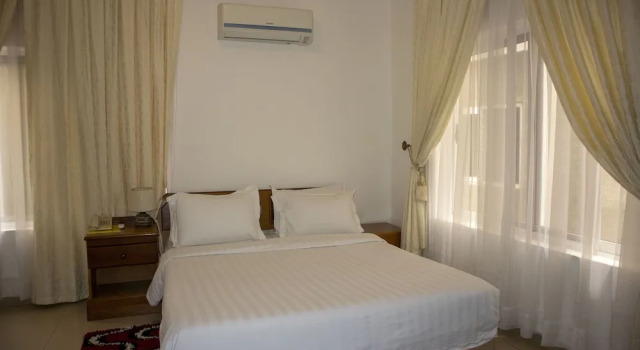 Апартаменты His Majesty's Hotel and Apartments