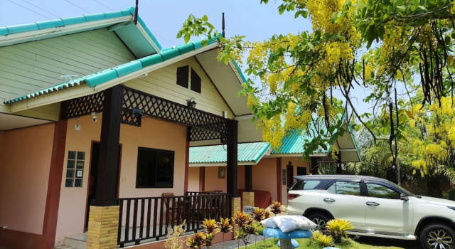 Бунгало Chum Phae Lagoon Resort