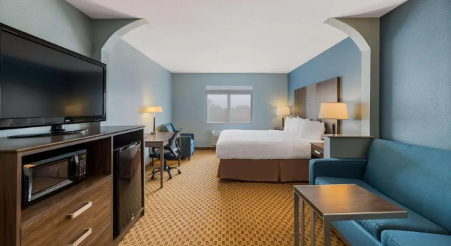 Люкс Best Western South Plains Inn & Suites
