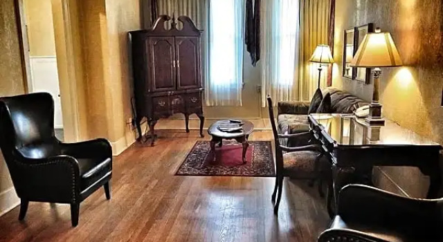 Полулюкс MarQueen Hotel - NEWLY RENOVATED