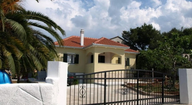 Marina - 50m From the Beach - A2