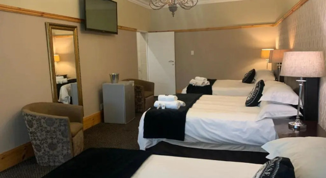 Трёхместный номер Deluxe Halfway House Hotel