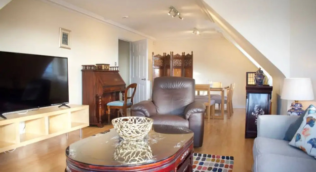 Luxury Penthouse Apartment In Edinburgh, Забронировать Апартаменты/квартира Отели Эдинбурга с парковкой, рядом с Bourne Fine Art, Парковка
