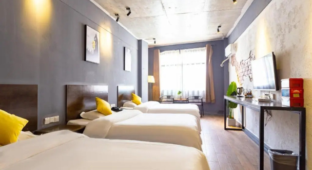 Трёхместный номер Standard Comma Travel International Youth Hotel
