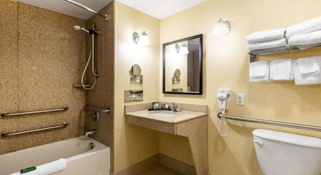 Четырёхместный люкс Gateway Hotel & Suites Ocean City, an Ascend Collection Hotel