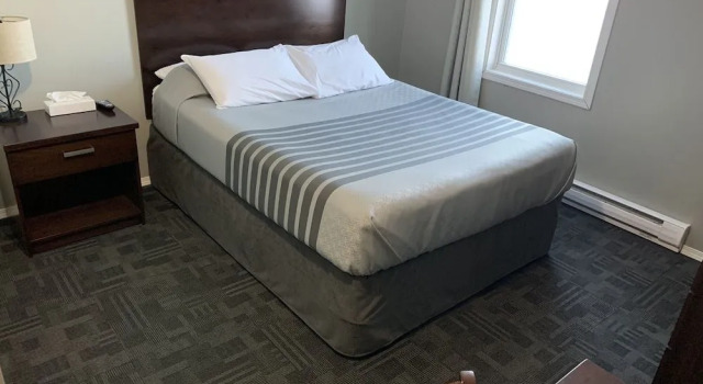 TaLLboys Grill & Pub Motel, Rezervasyon Motel St. Claude moteller, Motel