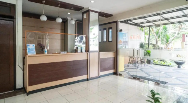 Urbanview Hotel de Kopen Malang by RedDoorz, Book Hotel 3-Star Hotels in East Java, 3*