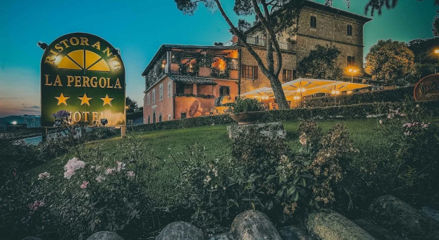 Hotel Ristorante La Pergola, Забронировать Отель Отели Лацио с бассейном, Бассейн