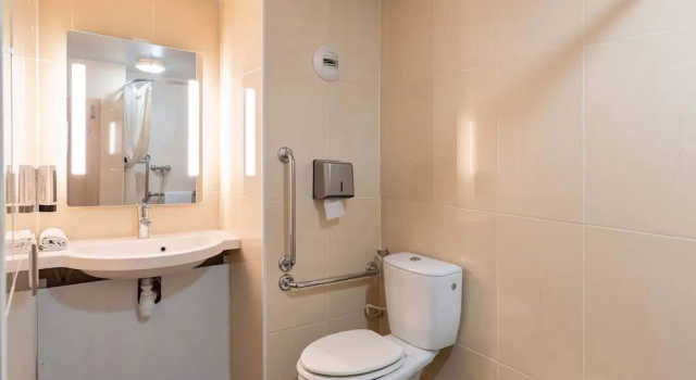 Двухместный номер Accessible B&B HOTEL Lyon Saint-Priest
