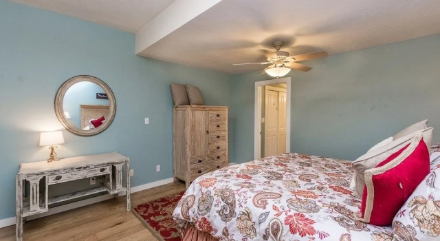 Beverly Haus Aka Dippel Haus 2 Bedroom Home by RedAwning, Забронировать Отель Фредериксберг Texas Wine Country, рядом с Театр Rockbox
