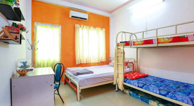 Color Hostel