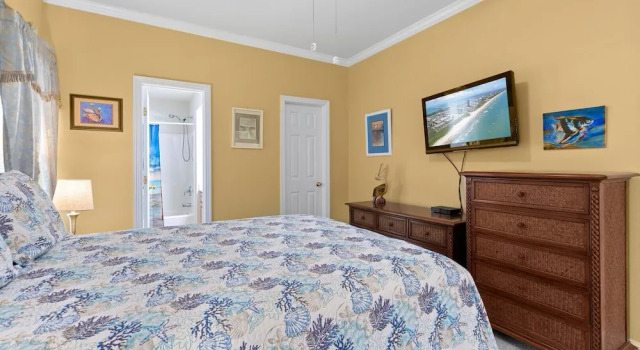 Ground Floor Condo W/pool & 1/2 Block to Beach!