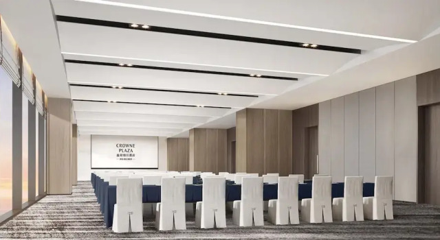 Crowne Plaza Linyi Olympic Sports Centre by IHG, Rezerwuj Hotel Hotele 4-gwiazdkowe w Shandong, 4*