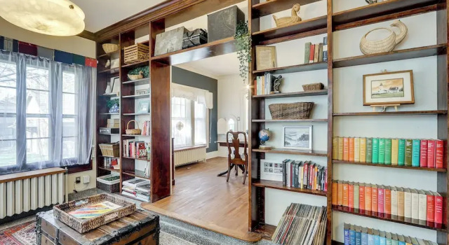 Historic Home Overlooking Central Riverside Park!