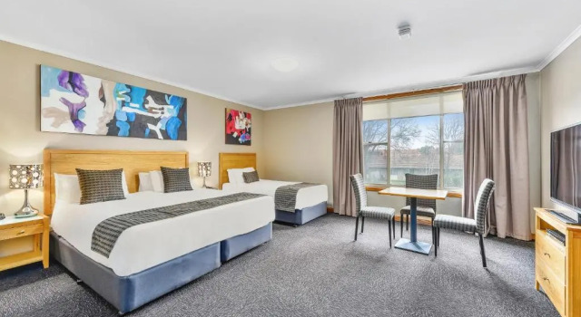 Четырёхместный номер Deluxe Southgate Motel
