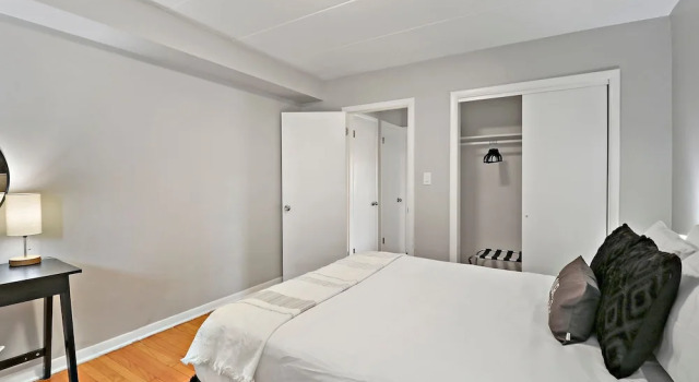 Recharge in Charming 1BR Apt - Salem 5A, Rezerwuj Hotel Arlington Heights 
