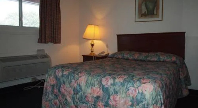 Hilltop Inn, Book Hotel North Smithfield Rhode Island