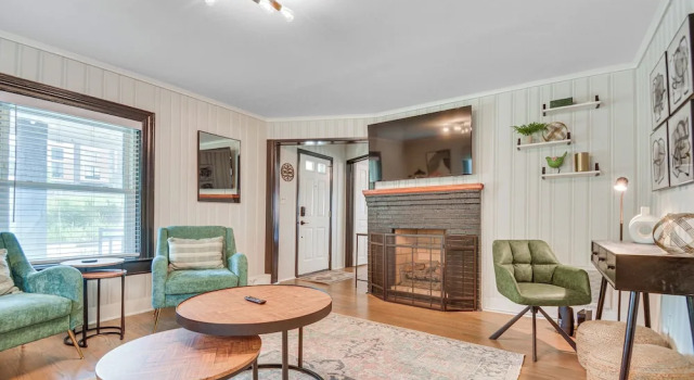 Chic Durham Home w/ Game Room: Walk to Downtown!, Забронировать Дом для отпуска Дарем Raleigh-Durham Metropolitan Area, рядом с North Carolina Mutual Life Insurance