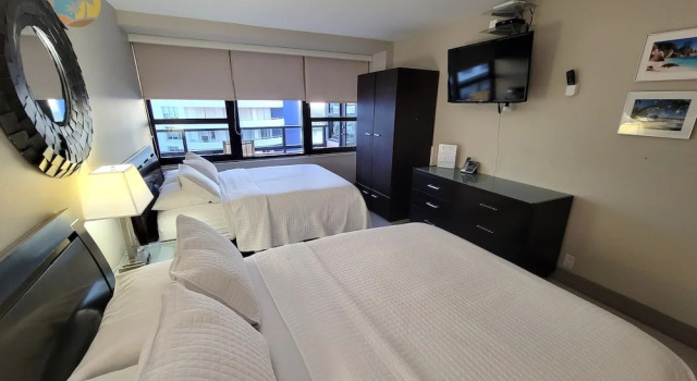 Апартаменты Alexander 1419 3 Bedroom Apts by RedAwning