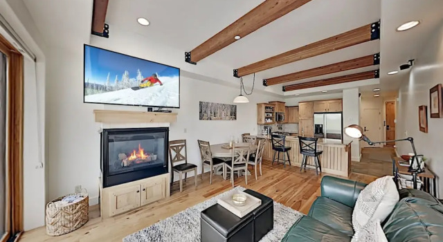 Private Hot Tub & Stunning Views, High Walkability 2 Bedroom Condo, Забронировать Апартаменты/квартира Саут-Снайдервилл-Бейсин Парк-Сити