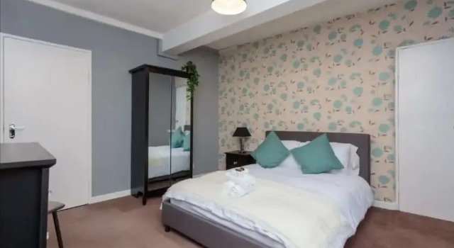 3 Bedroom Apartment on 5th Floor With Elevator, Prenota Appartamento Edimburgo 