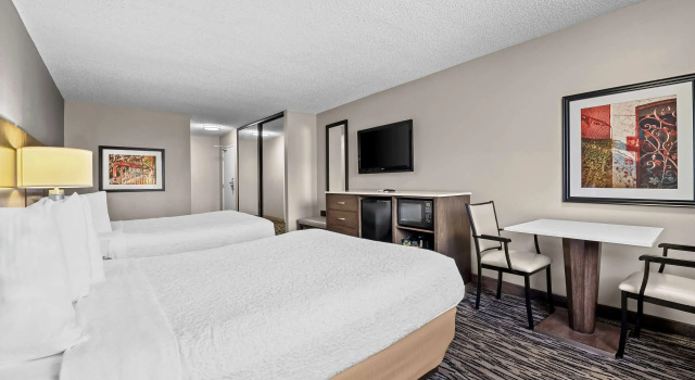 Четырёхместный люкс с 2 комнатами Best Western Los Alamitos Inn & Suites