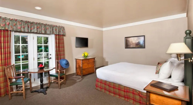 Двухместный номер Deluxe с видом на бассейн Harris Ranch Resort