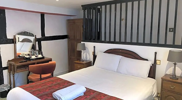 Номер Standard The George Hotel