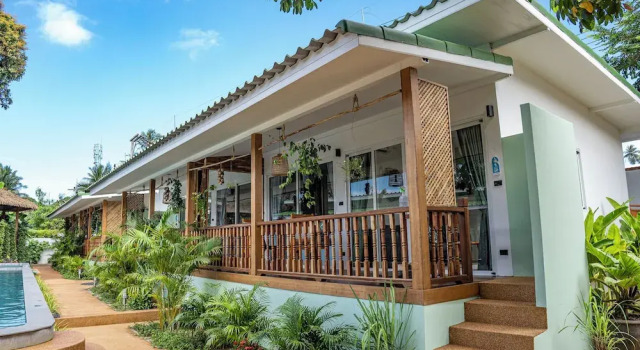Двухместная семейная вилла с балконом и с видом на бассейн The Joy Beach Villas