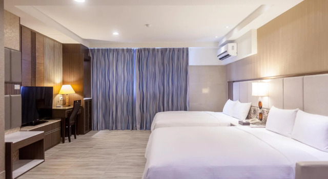 Четырёхместный номер Deluxe Maple Hotel