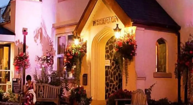 White Waters Country Hotel, Rezervați Hotel Llangollen Clwyd